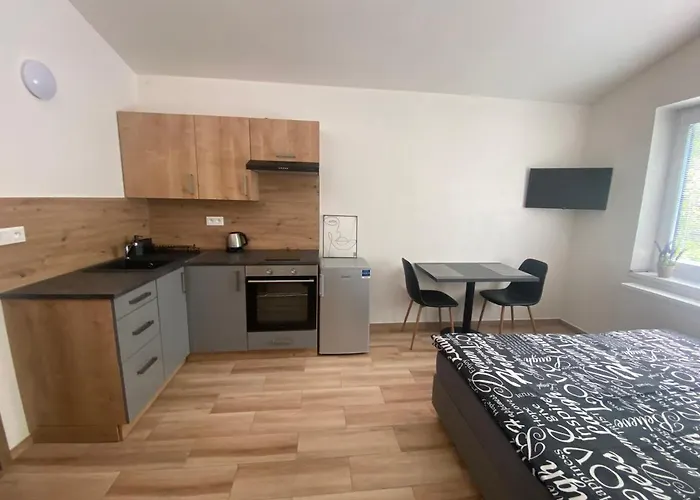 Cerna Ruze - 7 Pilzno